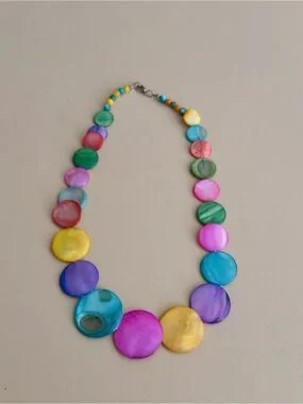 Shell?Disc Necklace N2262 - Picture 5 of 5